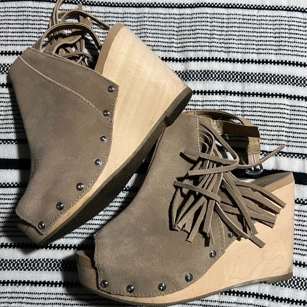 Volatile Women’s Wedges